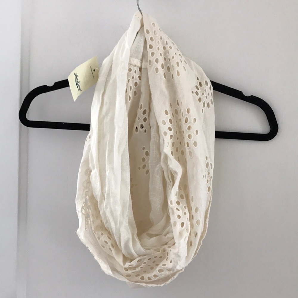 NWT✨ LUCKY BRAND ☘️ EYELET INFINITY SCARF 🌼